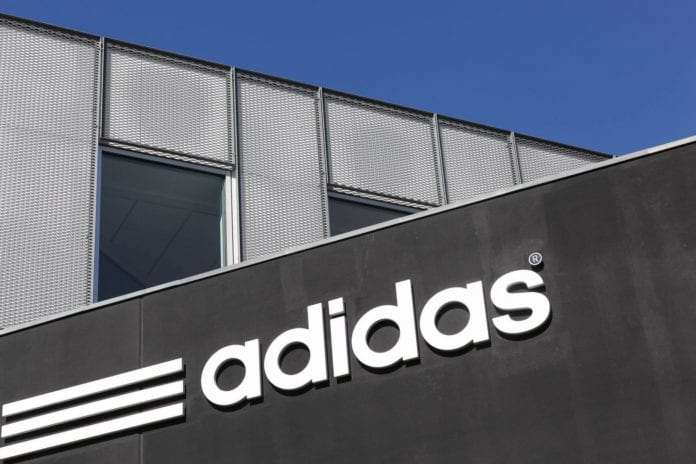 17499735_694672244053642_1698108426_o POWSTANIE ADIDASA I PUMY
