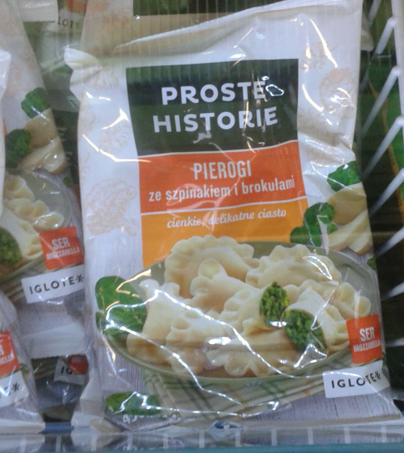 PIEROGI ZE SZPINAKIEM I BROKUŁAMI IGLOTEX