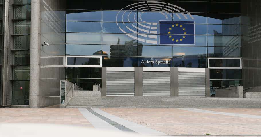 wejście-parlament-UE.jpg