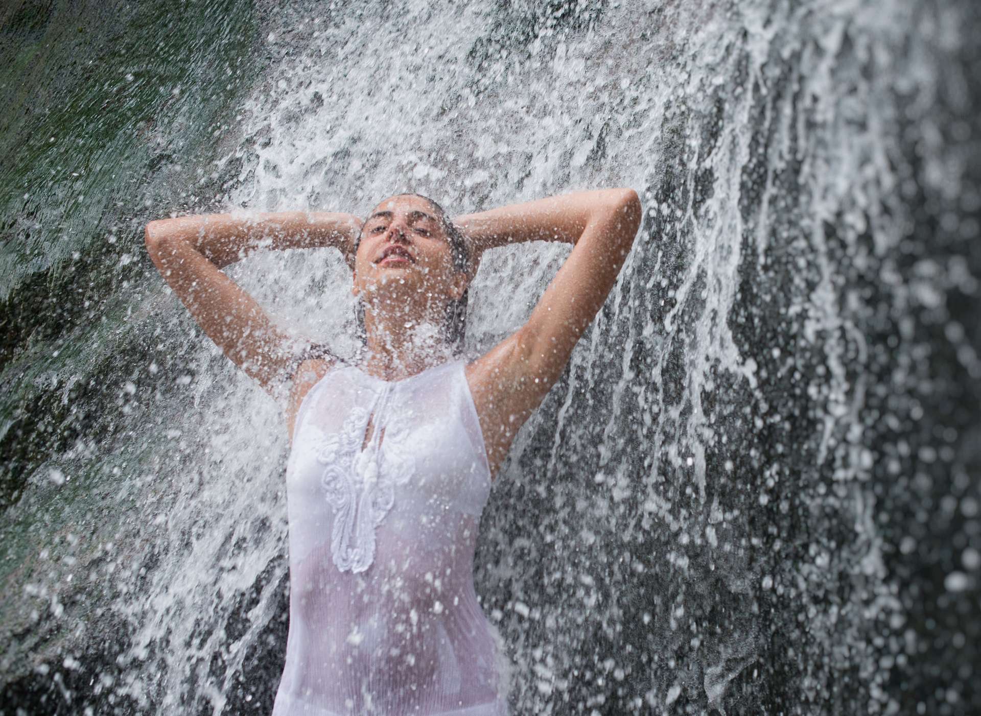 HYDROTERAPIA DLA CIAŁA I DUCHA, CZYLI ZALETY ZIMNYCH PRYSZNICÓW