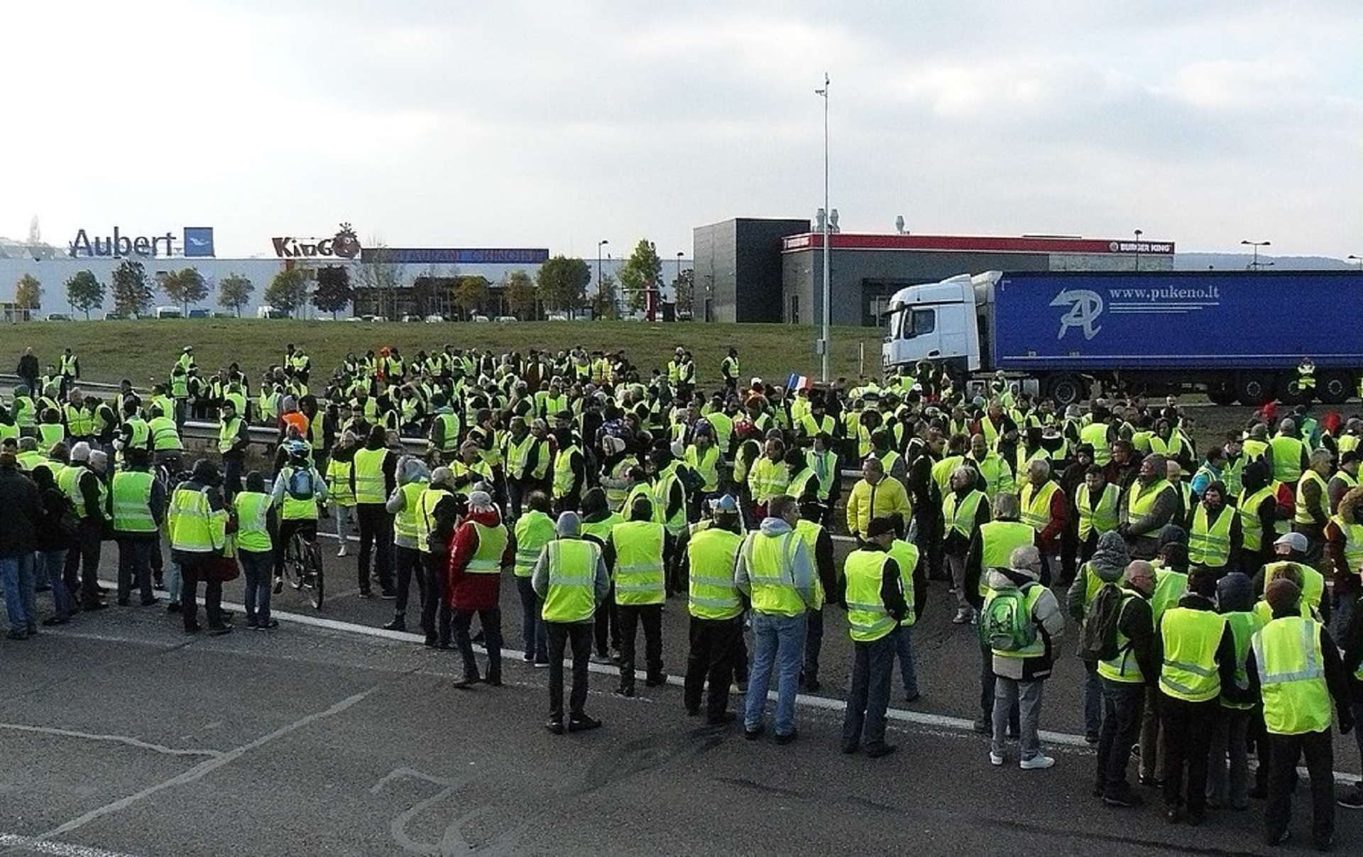 FRANCUSKA MOBILIZACJA PRZECIW SYSTEMOWI – BIERZMY PRZYKŁAD Z „ŻÓŁTYCH KAMIZELEK”