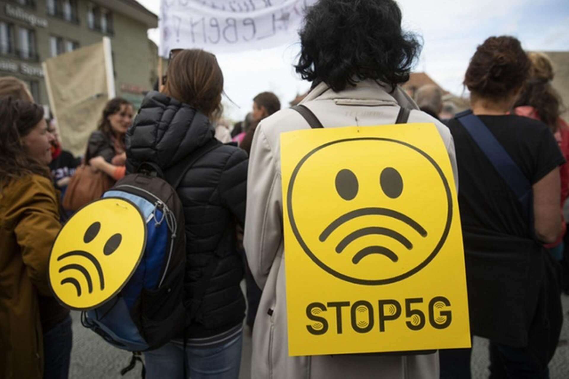 TYSIĄCE PROTESTUJĄCYCH PRZECIWKO WDROŻENIU 5G W SZWAJCARII