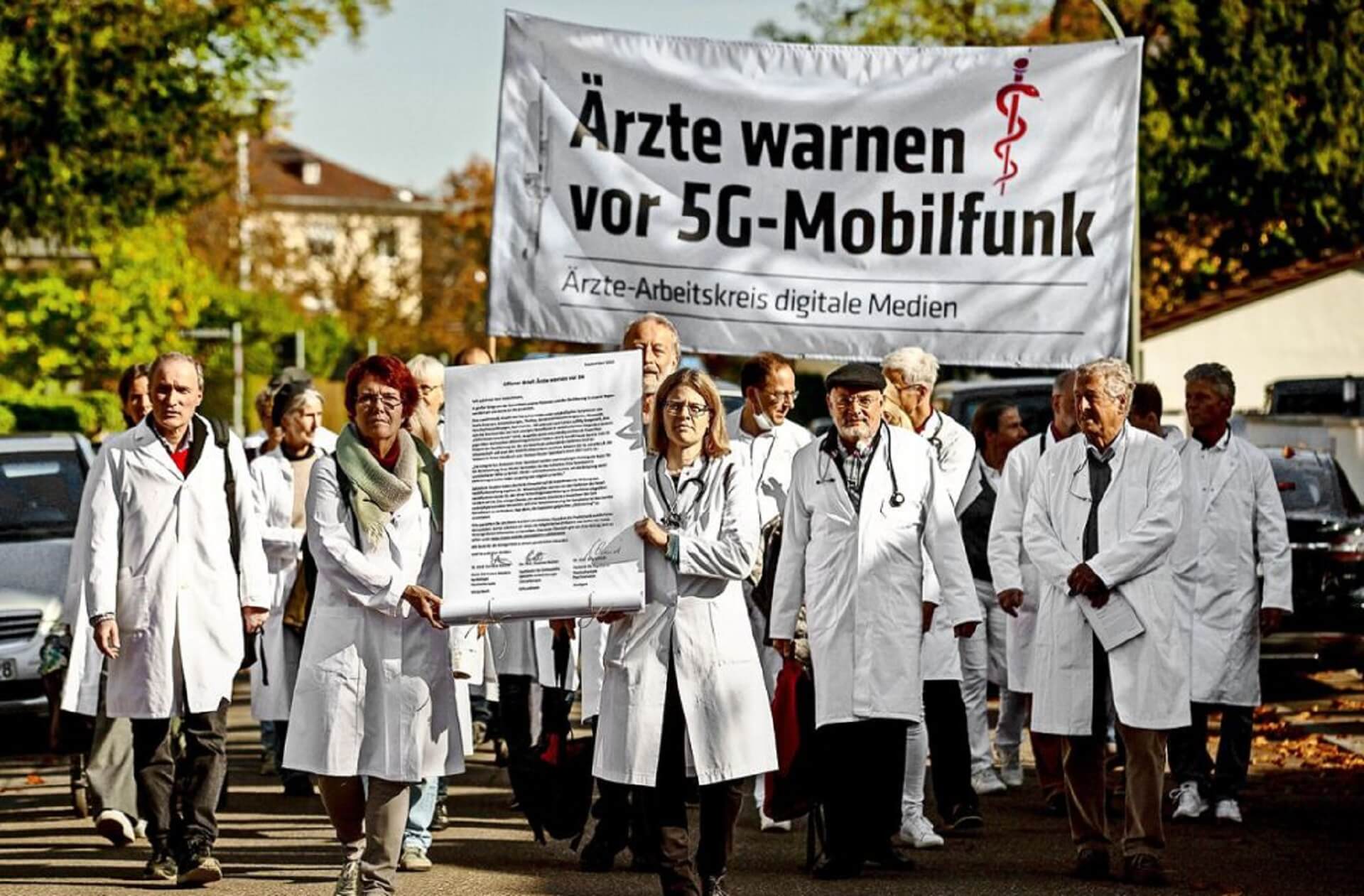 LEKARZE W STUTTGARCIE PROTESTUJĄ PRZECIWKO TECHNOLOGII 5G