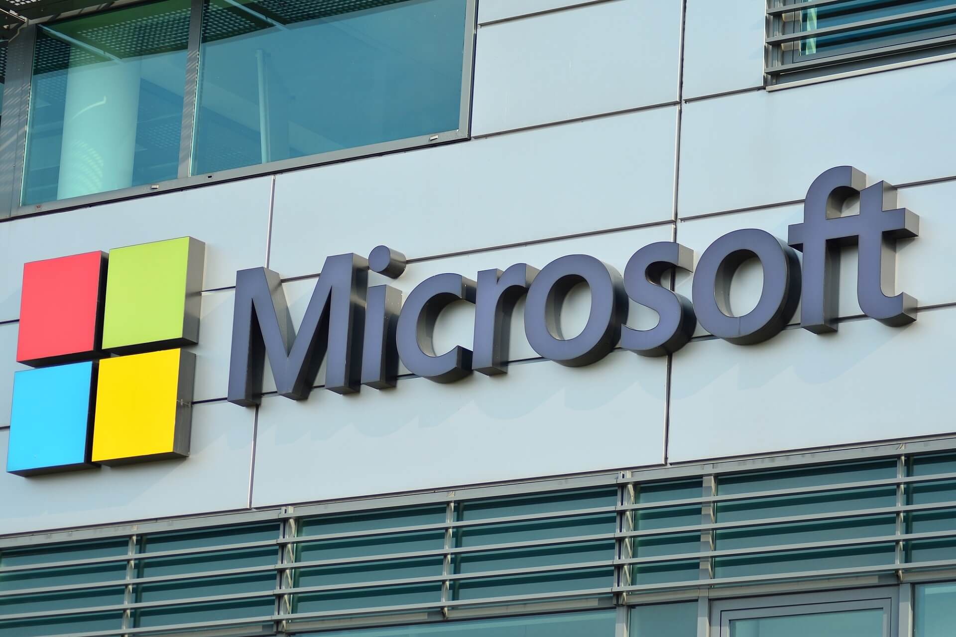 CYFROWA INWIGILACJA POLAKÓW – MICROSOFT INWESTUJE W POLSCE REKORDOWĄ SUMĘ!