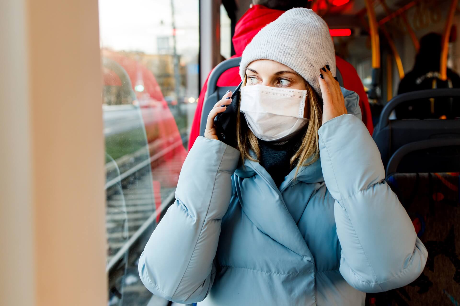 ZAKAZ ROZMÓW W TRANSPORCIE PUBLICZNYM? KTO WPROWADZI NOWE OBOSTRZENIA?