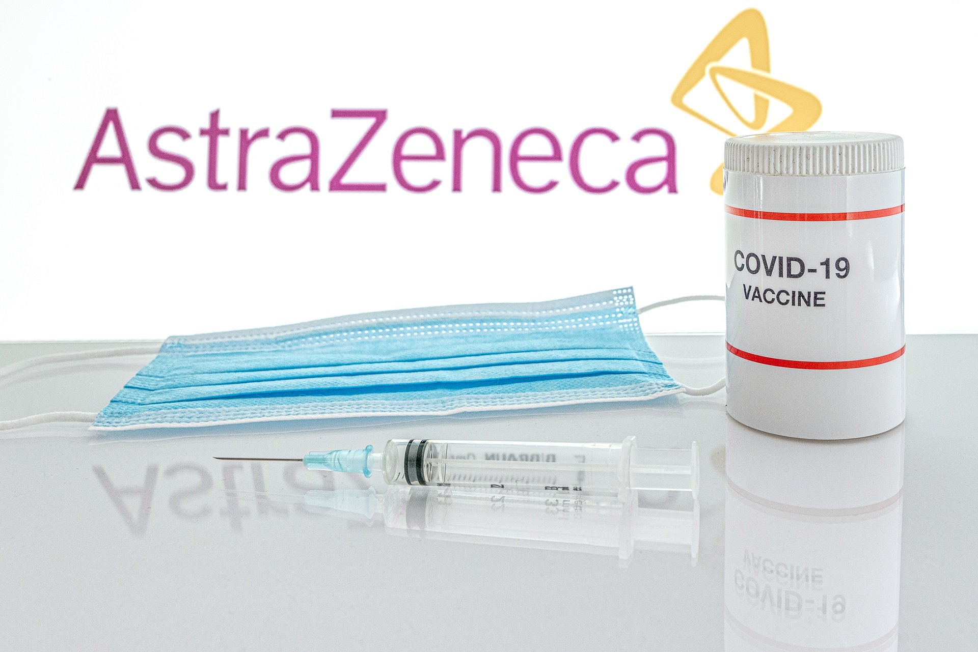 DANIA CAŁKOWICIE REZYGNUJE ZE SZCZEPIONKI ASTRAZENECA