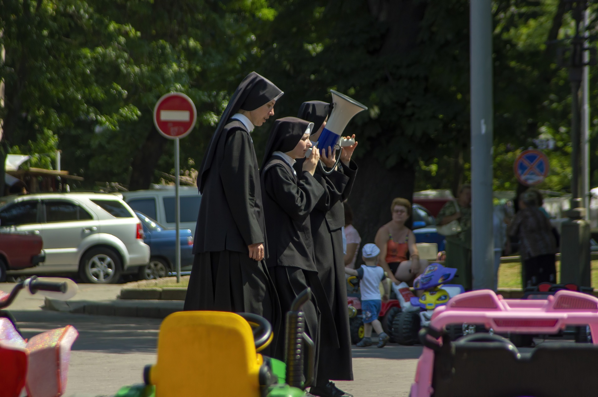 ZAKONNICE DOŁĄCZYŁY DO MARSZU O WOLNOŚĆ W LONDYNIE I OSTRZEGAŁY PRZED SZCZEPIONKAMI