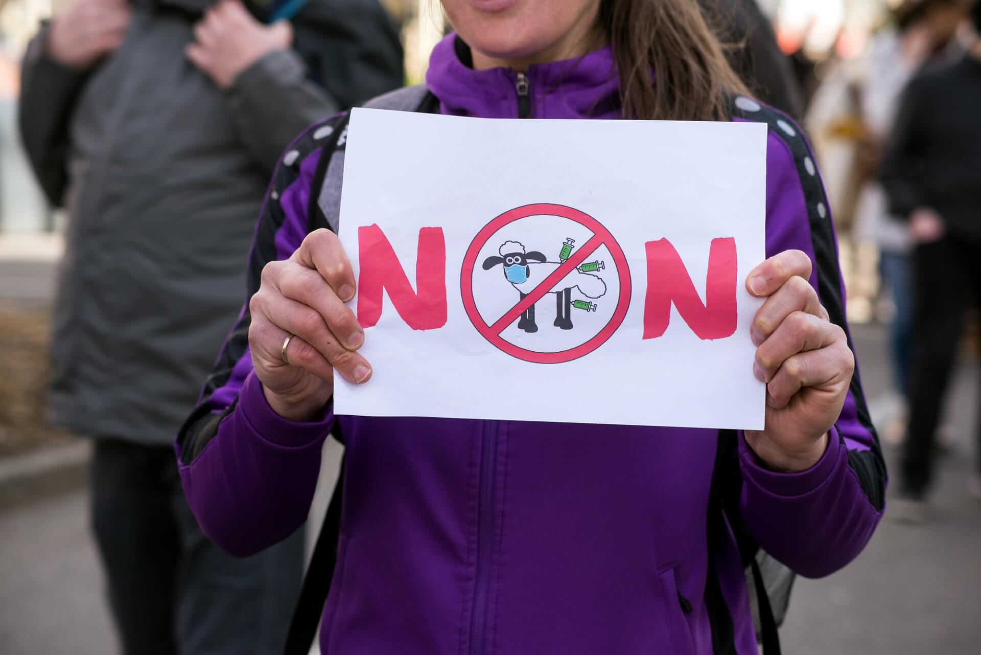 PROTESTY MEDYKÓW WE FRANCJI PRZECIWKO NAKAZOWI SZCZEPIEŃ