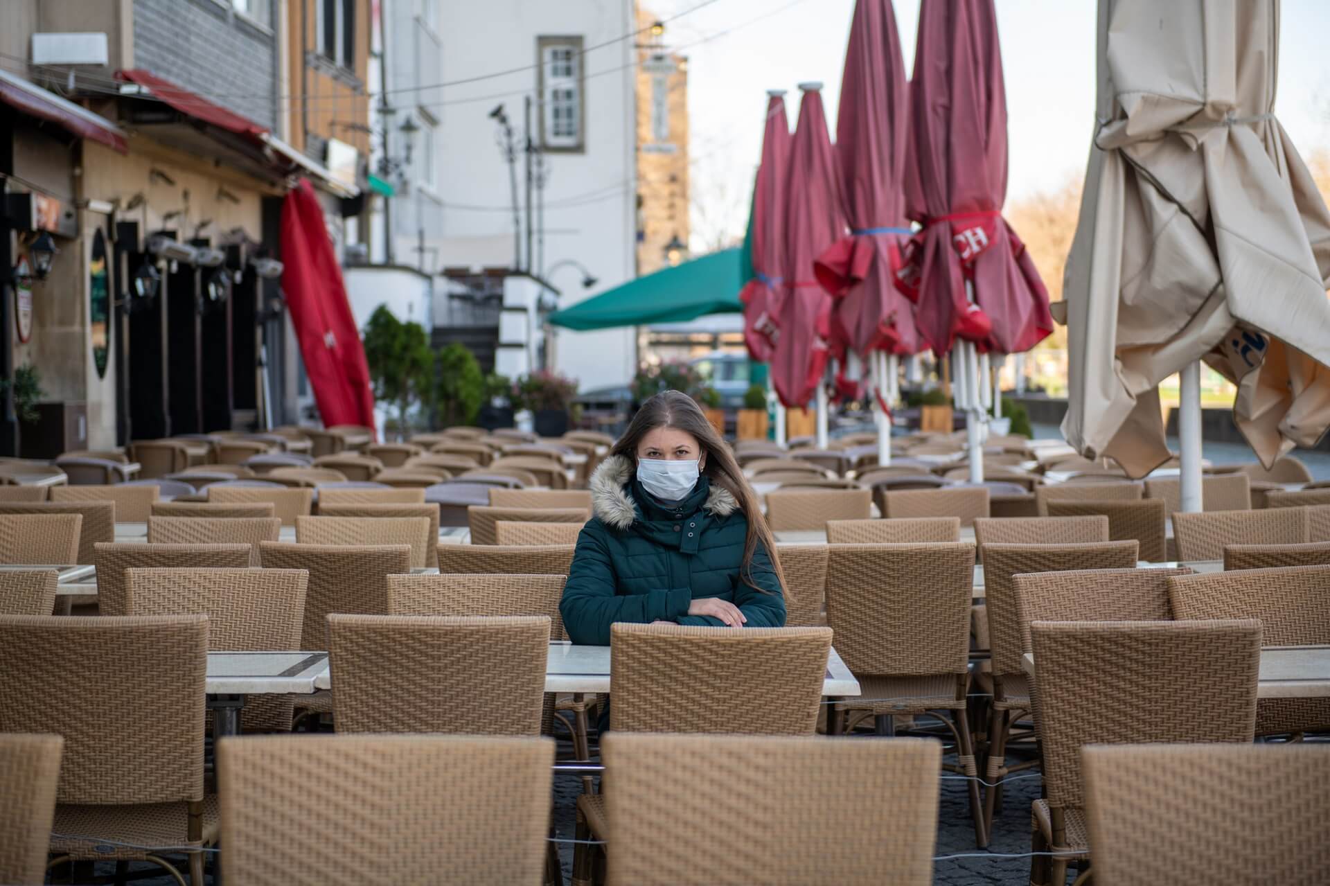 NIEMCY TWORZĄ STREFY DLA NIEZASZCZEPIONYCH PRZECIW COVID